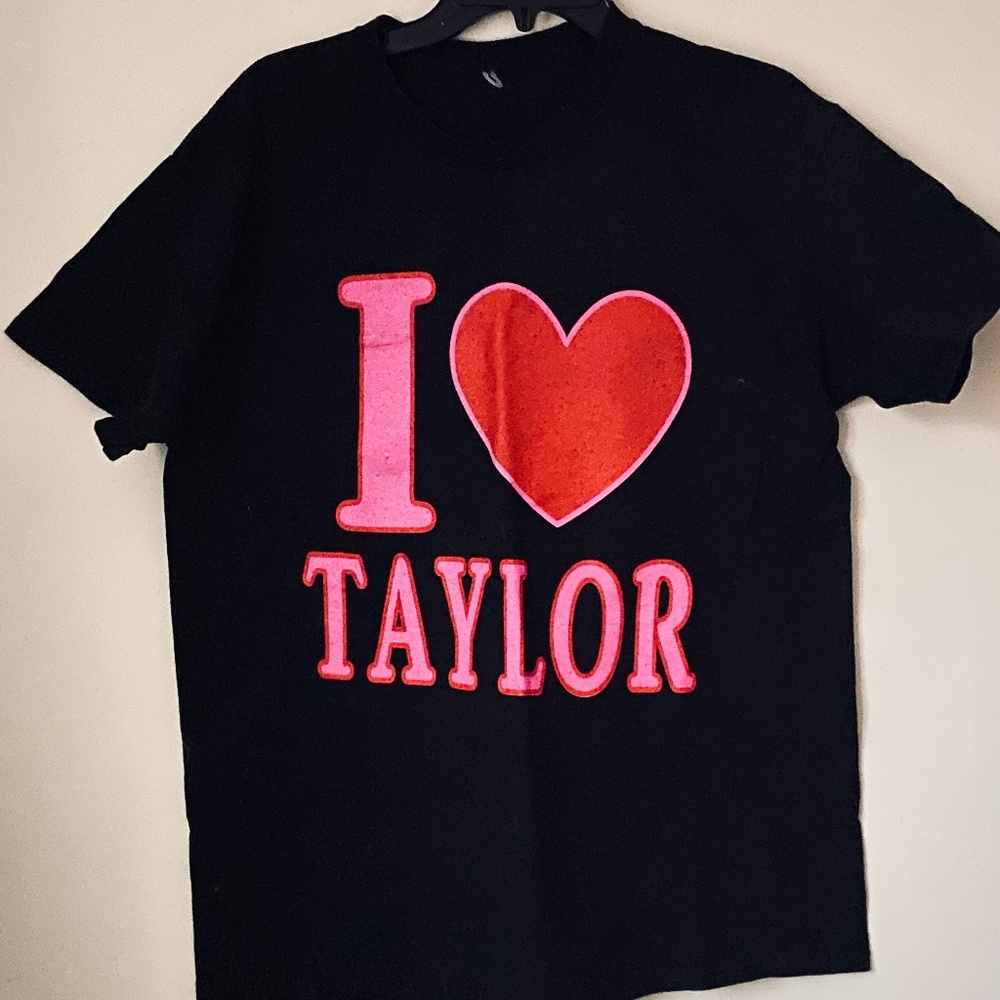 I ❤️ Taylor Graphic T-Shirt – Taylor Swift 1989